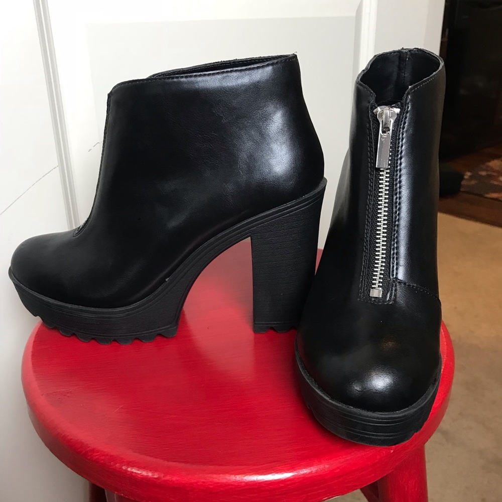 Mossimo cleated sole zip up booties
